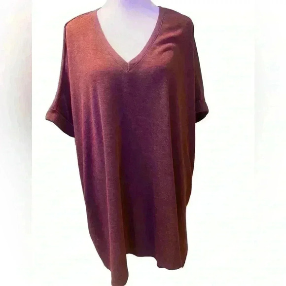 Chicos V neck short sleeve with cuff slits on sides size M/L in wine color - Picture 1 of 7